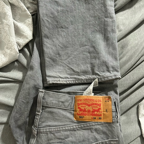 Levi's Gray Denim Jeans with Tan Label - Picture 15 of 15